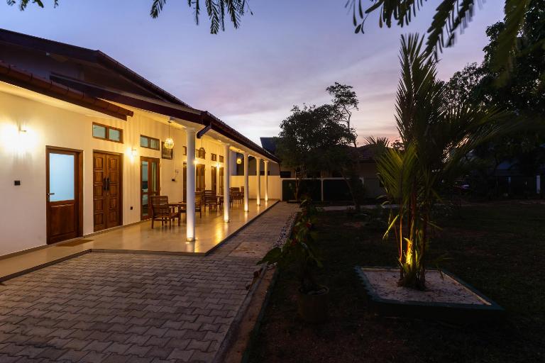 Moss Veranda - B&B Ahangama