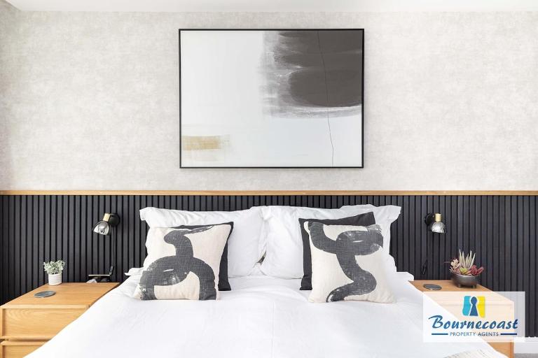 SEAWALK RETREAT by BOURNECOAST - A Stylish Flat by the Sandy Beaches and Pier - FM9633 - B&B Bournemouth