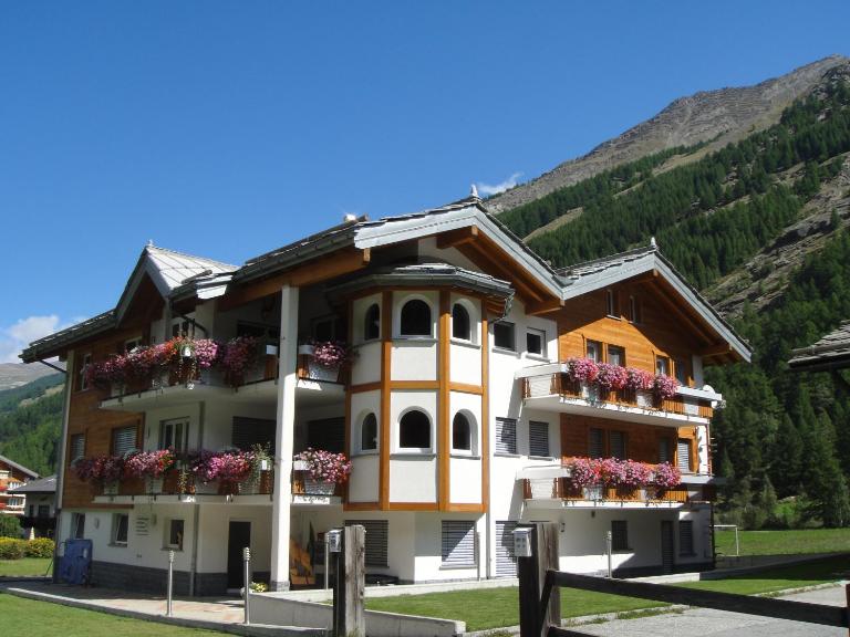 Haus Alpenstern - B&B Saas-Grund