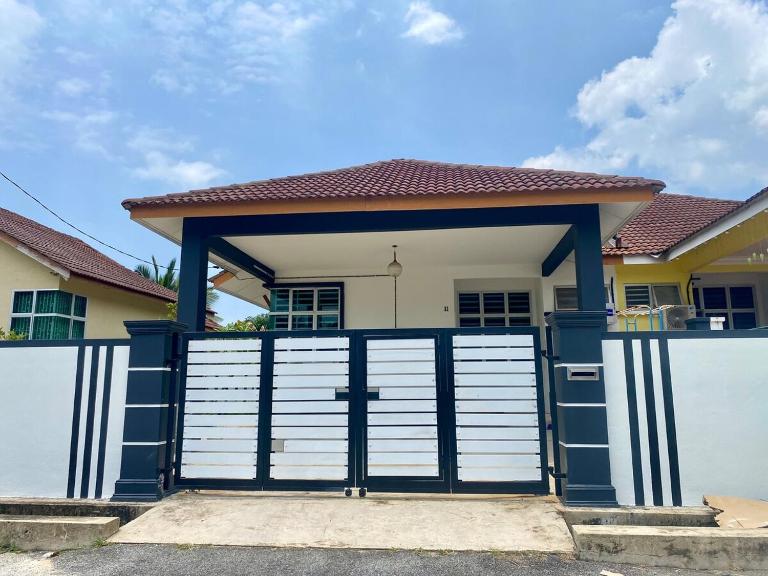 Jenhan Homestay Kuantan - Semi-D, Indoor Kids Playground - B&B Kampung Bugis