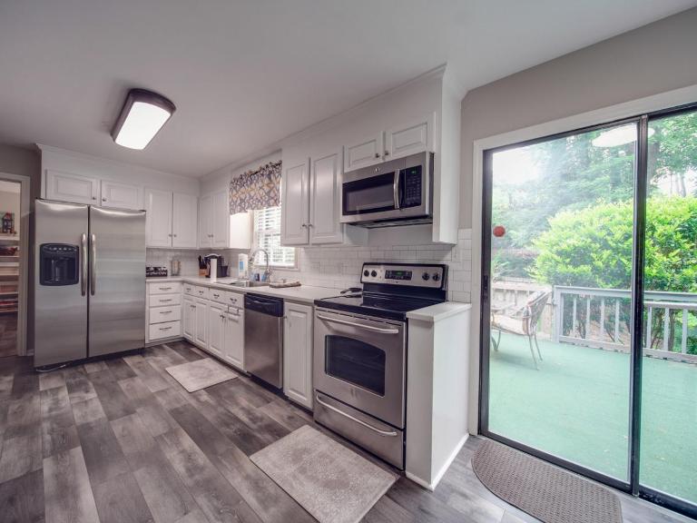 4 BR South Charlotte Getaway Min to Everything - Bed and Breakfast Charlotte