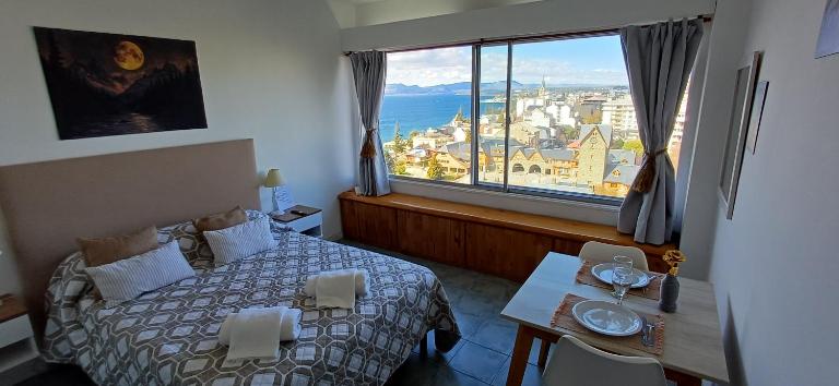 Centro cívico a 100 metros de distancia - Bed and Breakfast Bariloche