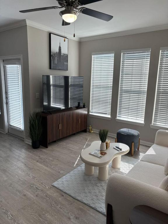 Chic 1BR Retreat in Magnolia Near The Woodlands - B&B Magnolia