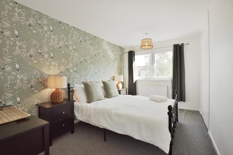Walk to City Large Home Free Parking Dogs - Bed and Breakfast Hereford
