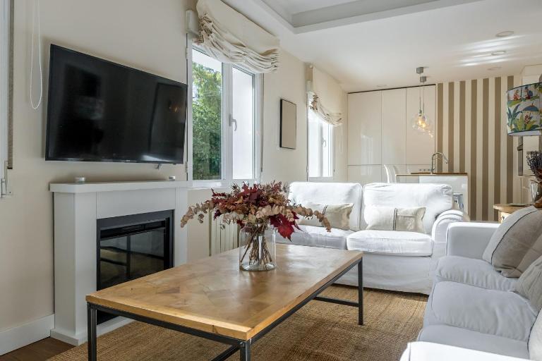 Modern and Bright-2Bedroom 2Bathroom-Bernabéu - B&B Madrid