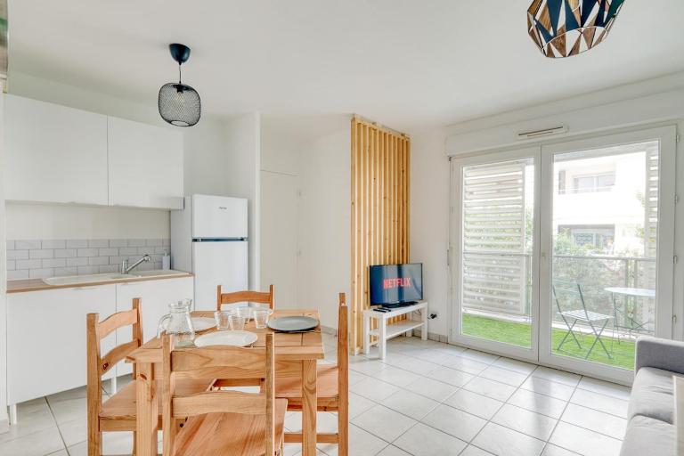 La Pause Urbaine - Proximité Lyon - Terrasse Privée - B&B Vaulx-en-Velin