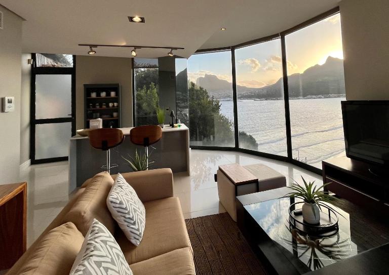 The Leopard Rock Suite with uninterrupted beach views - Chambres d'hôtes Hout Bay