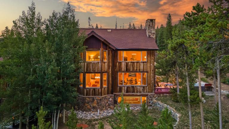 Alpenglow Peaks Lodge - B&B Breckenridge