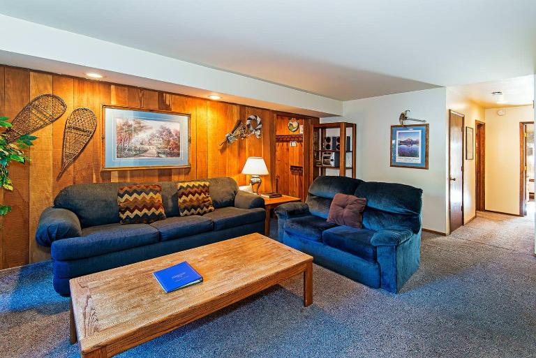 Horizons 4 - Pool & Hot Tub Access - B&B Mammoth Lakes