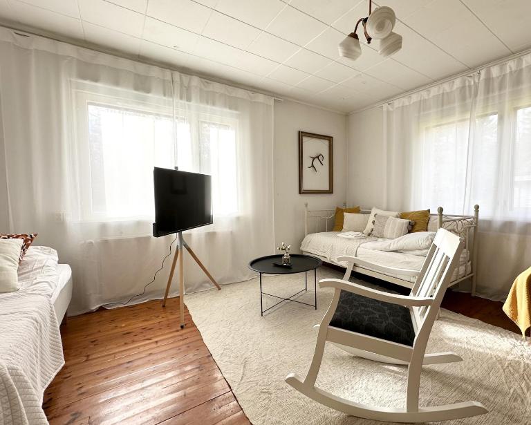 Palkinen I Rovaniemi - idyllic home in peaceful area, wifi & free parking - Bed and Breakfast Rovaniemi