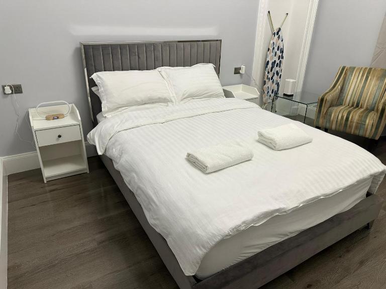 City Centre Ground floor 3 Bedroom Apartment - Bed and Breakfast Edinburgh