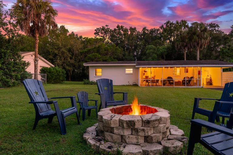 The Driftwood House- Family friendly boat parking retreat - B&B Crystal River