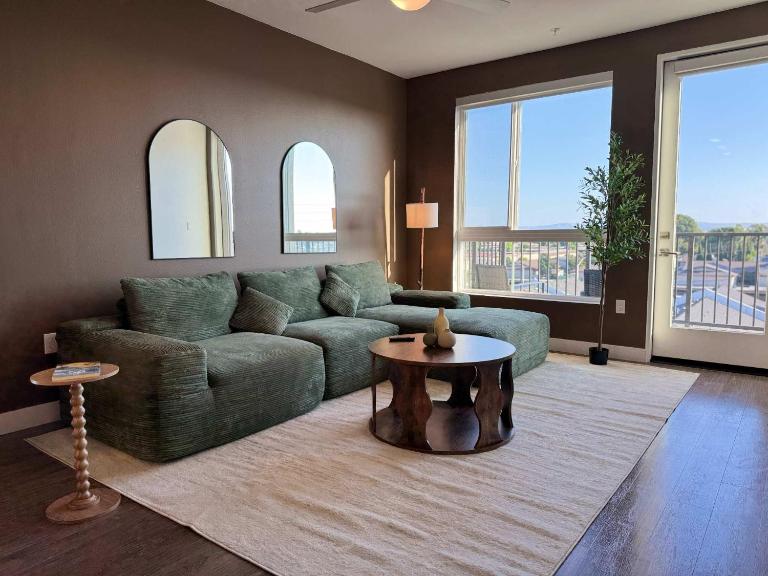 Bright Home 10 Min to Disneyland Pool & GYM - Ferienwohnung Santa Ana