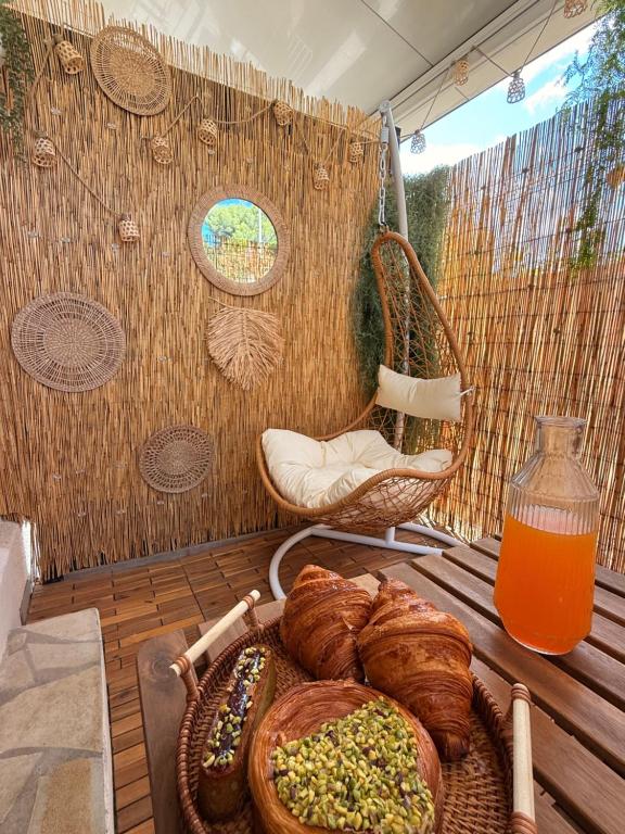 Chambre simple avec terrasse privée - Proche tram et centre - Cuisine et Salle de bain en partage - Chambres d'hôtes Montpellier
