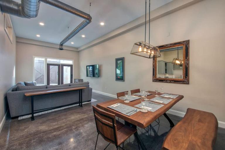 Bright modern loft for adventurers - B&B Roanoke