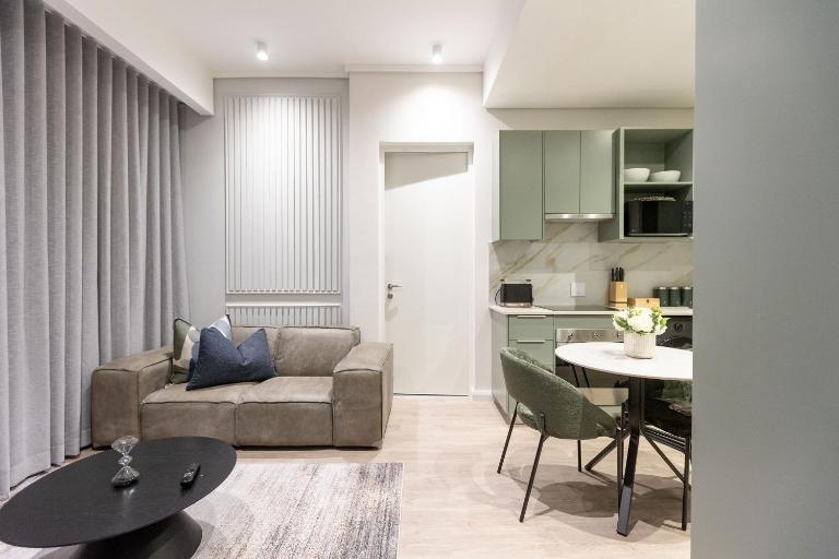 932 menlyn maine - Bed and Breakfast Pretoria