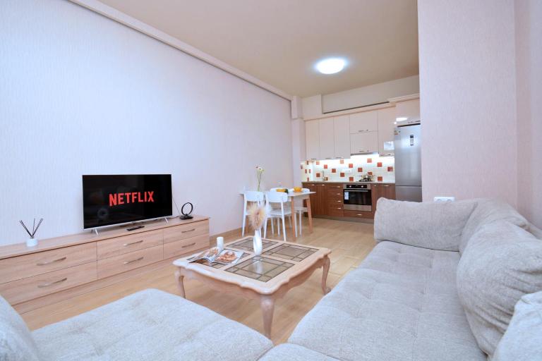 Cozy Modern Apartment with Balcony - Ferienwohnung Jerewan