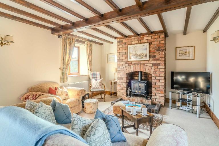 Elm End Cottage - Single-Storey Farm Retreat - B&B Dumbleton