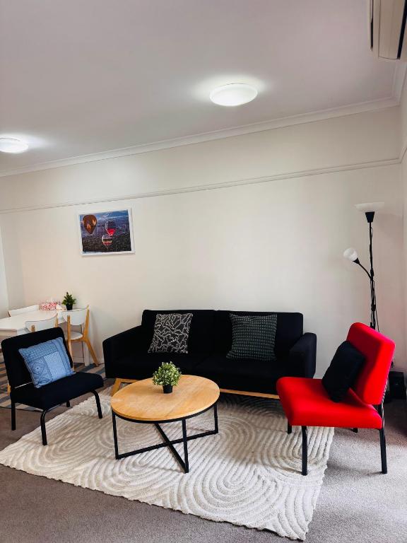Minimalist 2-Bed, 2-Bath Apartment in Melbourne CBD - Free Parking - Chambres d'hôtes Melbourne