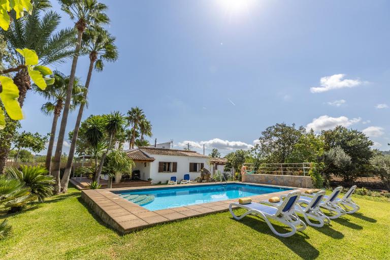 Villa Roma with pool and mountain views - B&B Pollença