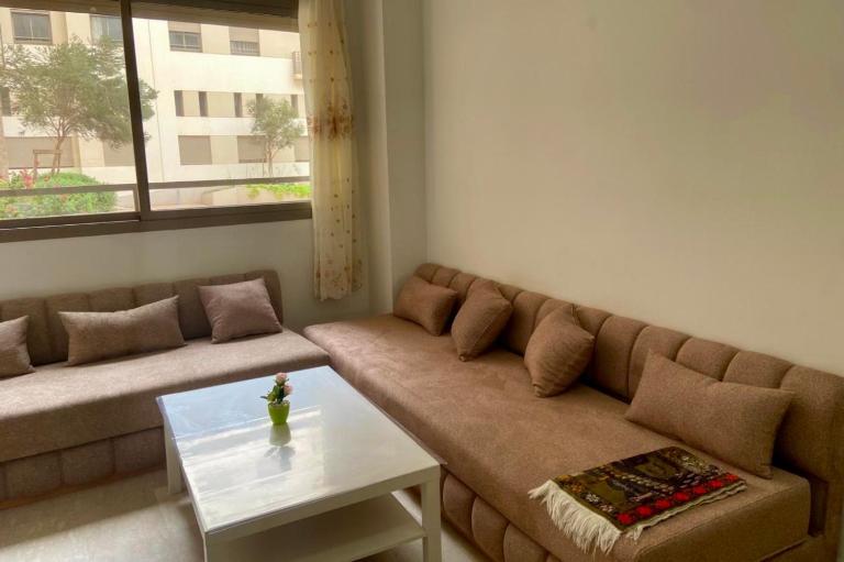Appartement Moderne Équipé Proche Aéroport Mohammed V - Chambres d'hôtes Zawyat an Nwaçer