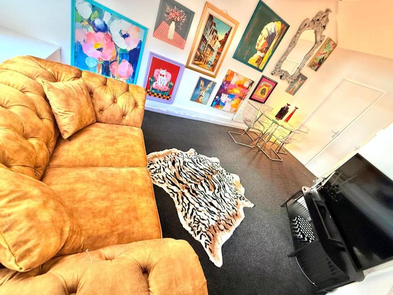 Designer 2-Bed Flat by Tower Bridge - B&B London