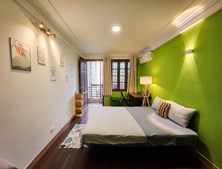 Rainbow HomeStay - No 8 Alley 18B Tong Dan - Bed and Breakfast Hanoi