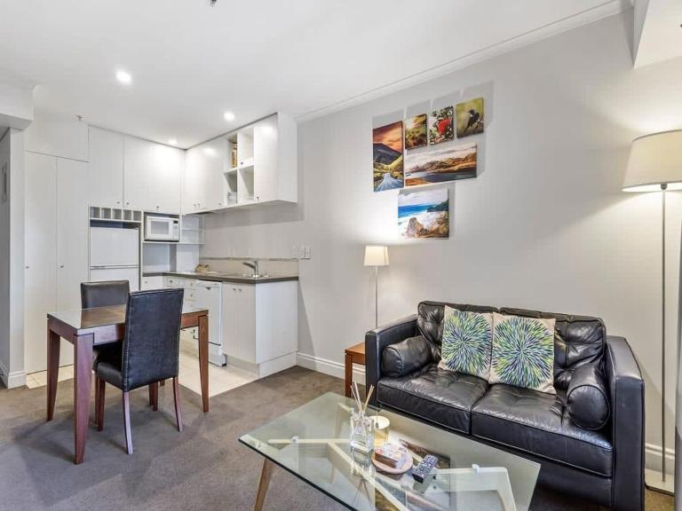 Superking Bed in Stylish Apartment I Zodiak Stays - Ferienwohnung Auckland
