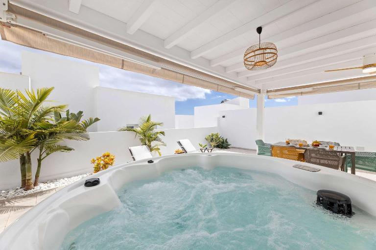 Miranda al Mar Jacuzzi Privado Frente al Mar by Bayside - Chambres d'hôtes Costa Teguise