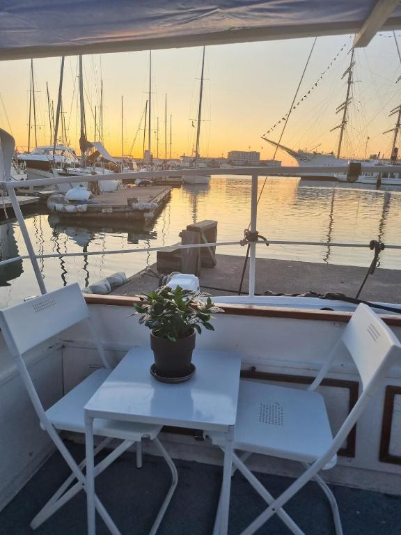Downtown Boat-Apartment - B&B Gothenburg