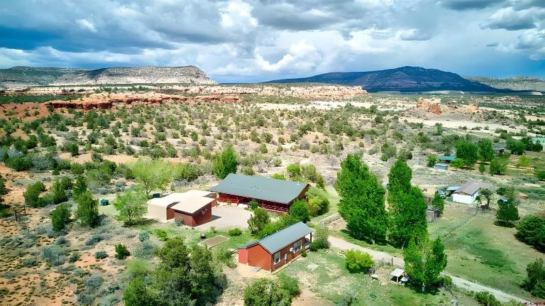 Main House Private Gate to Canyons of the Ancients Near Mesa Verde National Park - B&B Cortez