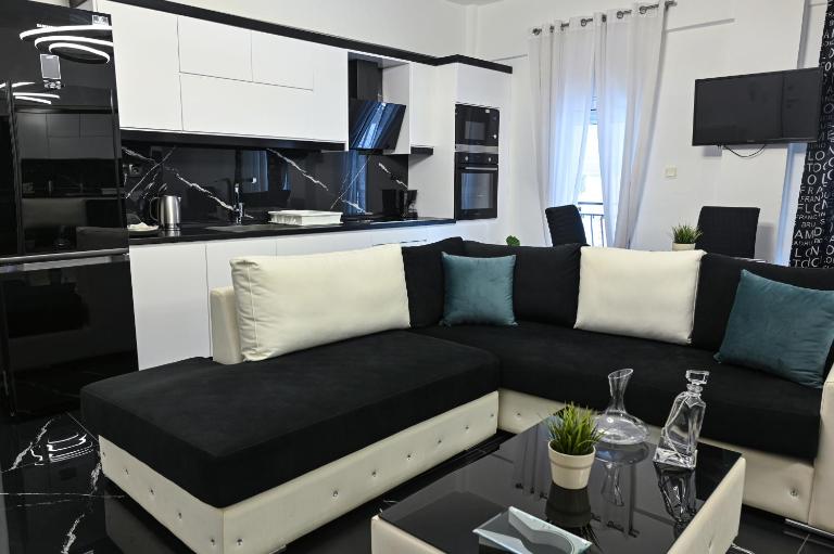 Zeusplace Black and White Retreat - Ferienwohnung Katerini