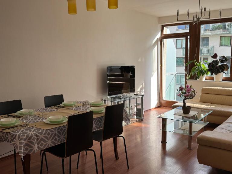 Đã Về - Đã Tới 2 - B&B Prague