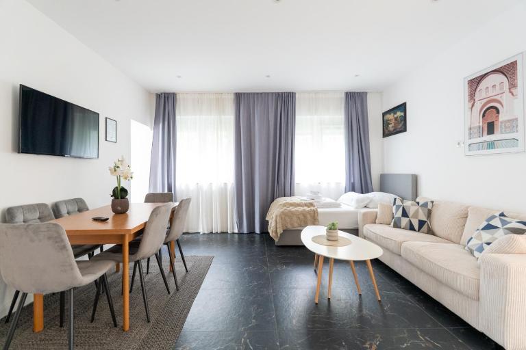 Near Vienna - 60m2 - 6 Guests - Self Check-in - Parking - B&B Purkersdorf