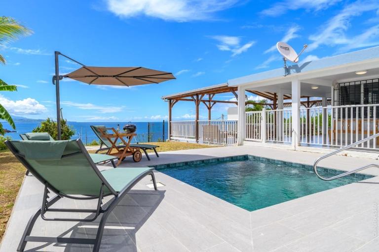 Villa L'Echo des vagues avec piscine et vue mer - B&B La Trinité