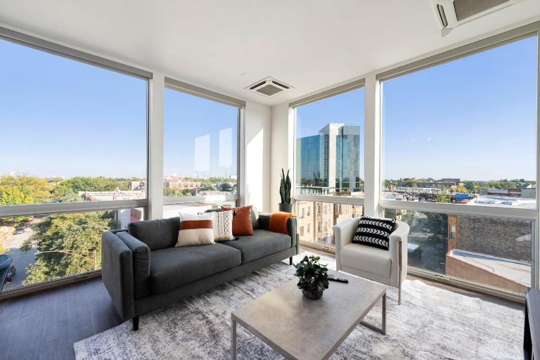 2BR City Loft Amazing Glass Views - B&B Chicago