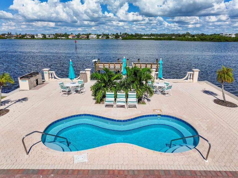 Palm Bay Club By Beachside Management - B&B Siesta Key