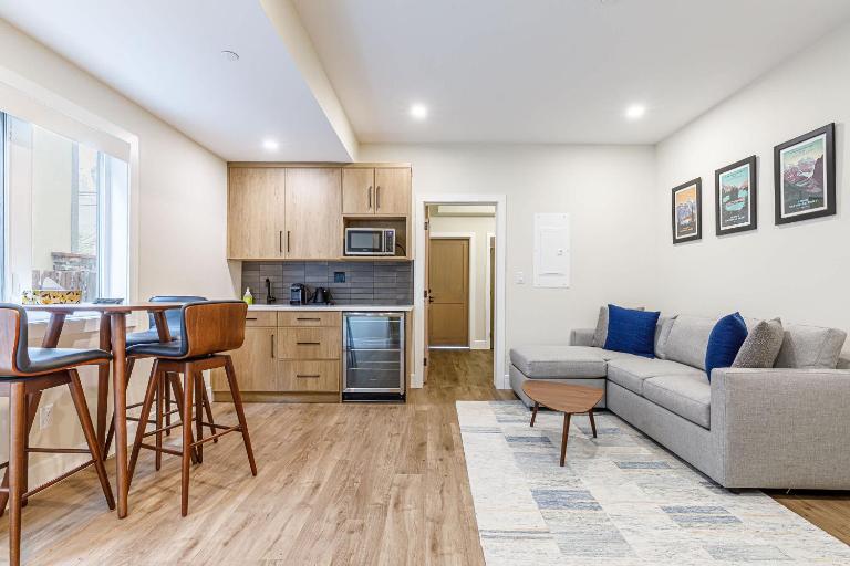 Aurora Lite - Brand new suite with private entrance - B&B Canmore