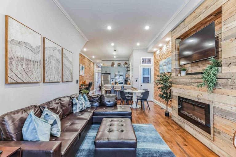 Large Bi-Level 3BR w Patio - 10 min to DT - Bed and Breakfast Philadelphia