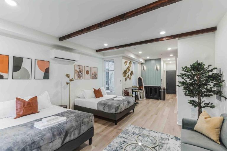 Large Studio w 2 Beds and Balcony (C) - Chambres d'hôtes Philadelphie