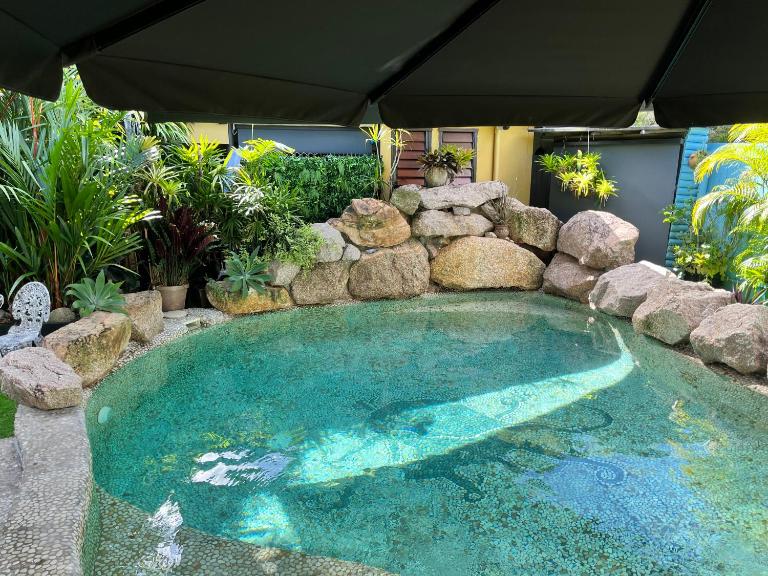 Oasis, in leafy Whitfield. - B&B Edge Hill