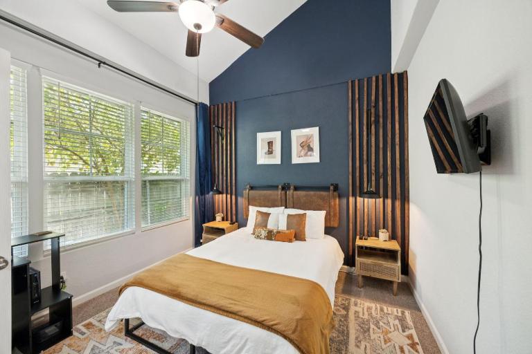 Stylish Historic Home Near Bishop Arts 5 min - B&B Dallas