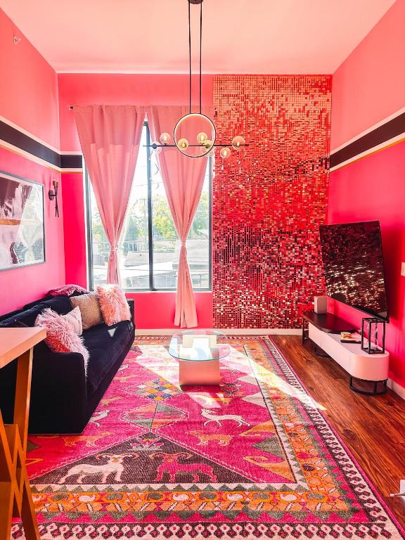 Dolly's Glam Getaway - Glittering Gem Near Broadway - Bed and Breakfast Nashville