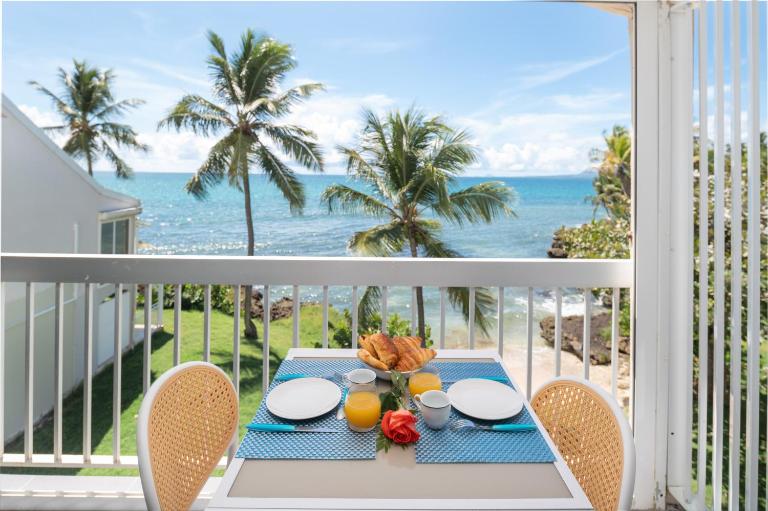 Balcon des alizés pieds dans l'eau - B&B Le Gosier