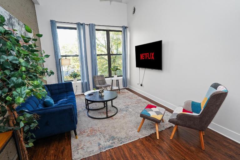 South Loop 3BR Group Comfort Near Downtown, Grant Park, Soldier Field and McCormick Place - B&B Chicago