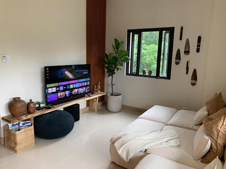Twin Lakes Belvedere Tagaytay with Taal mountain and valley views - B&B Balibaguhan