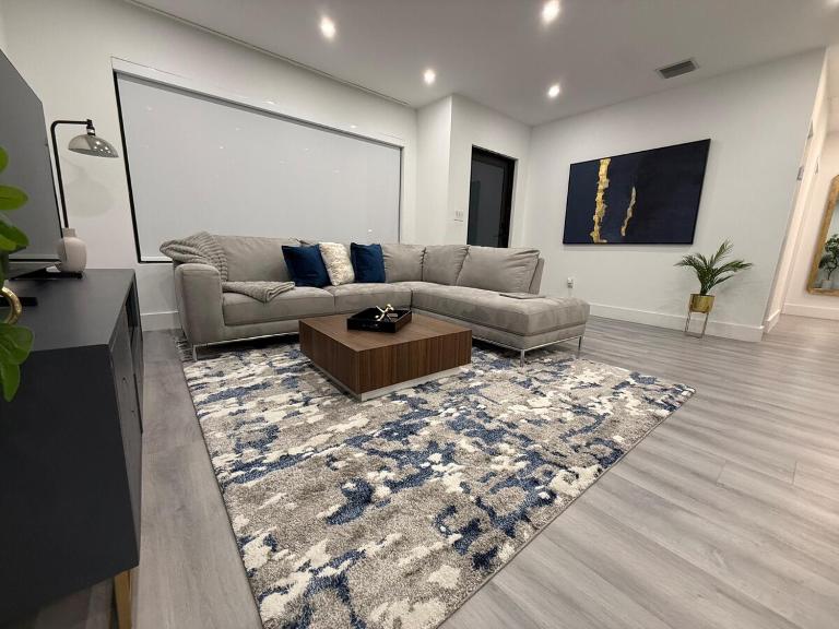 Modern 3BR-3 Bath Home near Calle 8 & Brickell 1GB Wi-Fi Speed - B&B Miami