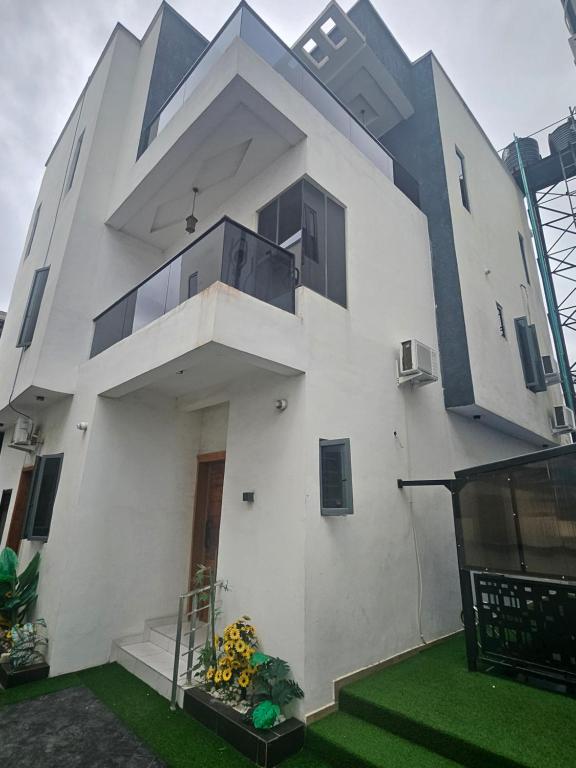 5 Bedrooms and 5 Bathrooms Luxury Duplex With Private Swimming Pool - B&B Lagos