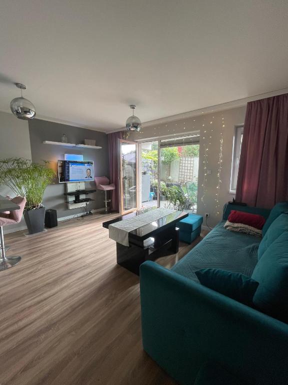 SECRET GARDEN APARTMENT z ogródkiem, bezpłatnym miejscem w garażu podziemnym - B&B Kielce