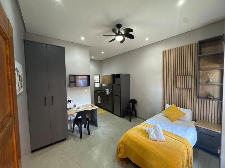 Chekkat Square Flat 9 On The Bult - B&B Potchefstroom